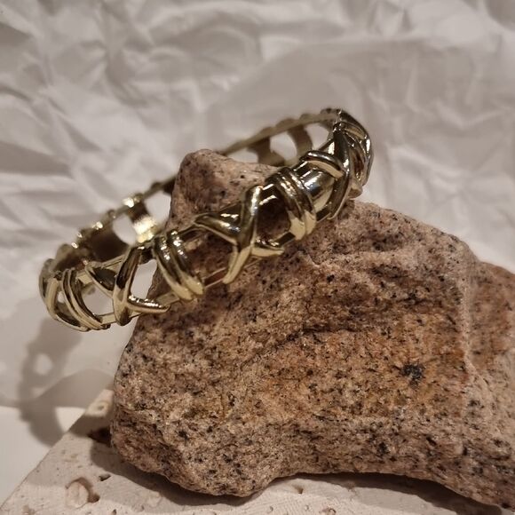 New ANTHRO Intricate Gold Bangle Spring Hinge Bracelet with Ornate Design - Picture 1 of 10